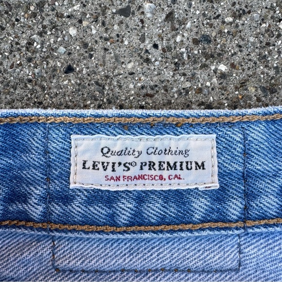 Levi’s 501 Premium Straight Leg Jeans | Button Fly | Medium Wash - Picture 5 of 13